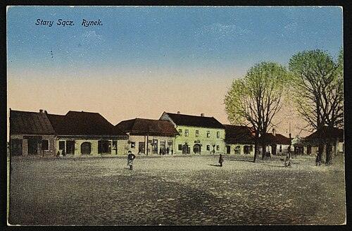 Rynek na barwionej pocztówce z lat 1916–1923