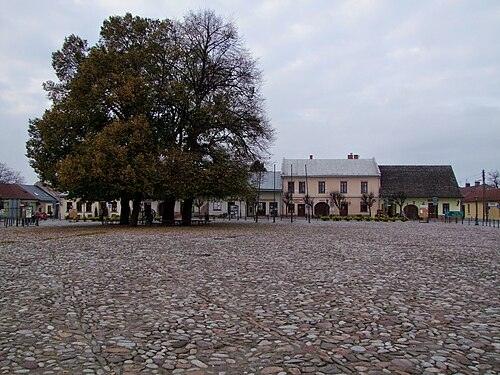 Rynek wybrukowany „kocimi łbami” – po rewaloryzacji 2006–2007
